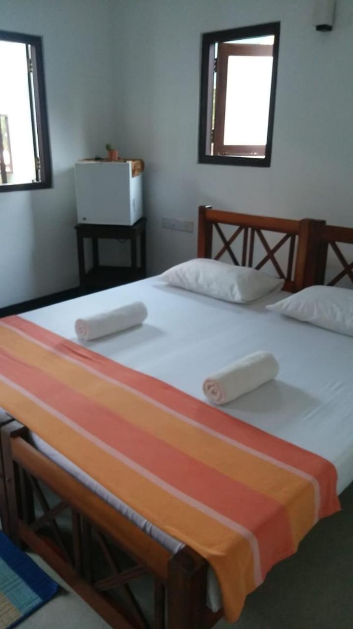 Thiranagama Beach Hotel Hikkaduwa Eksteriør bilde